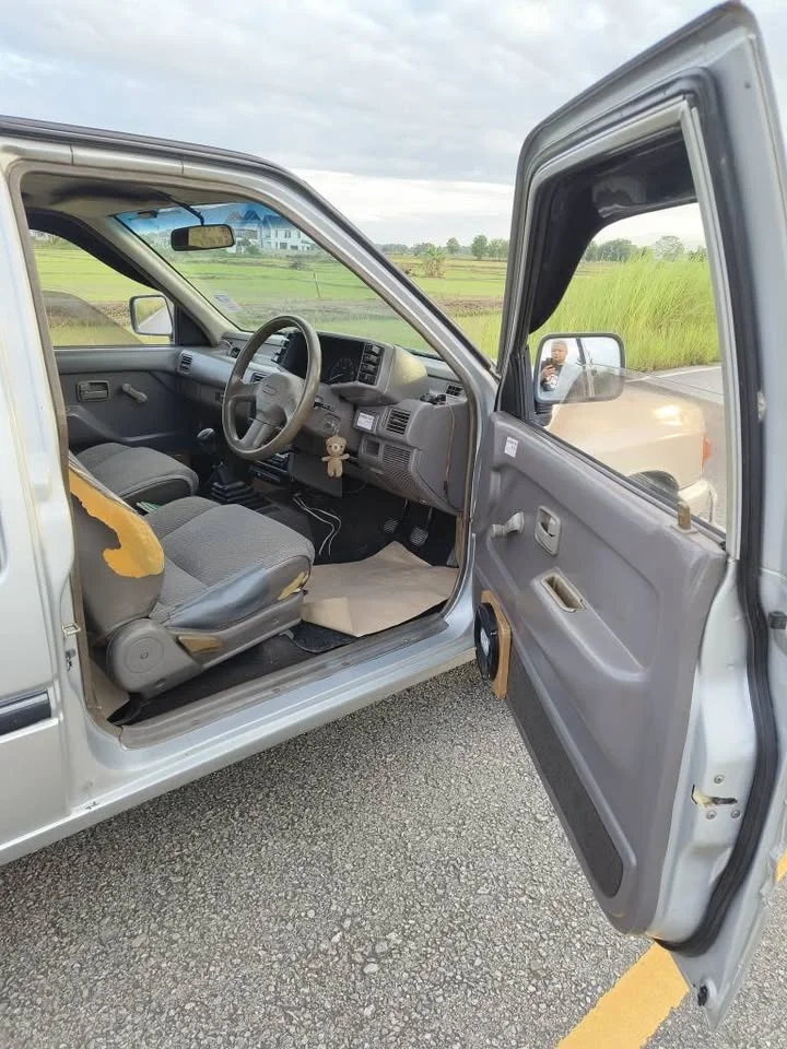 1994 Isuzu TFR III 2