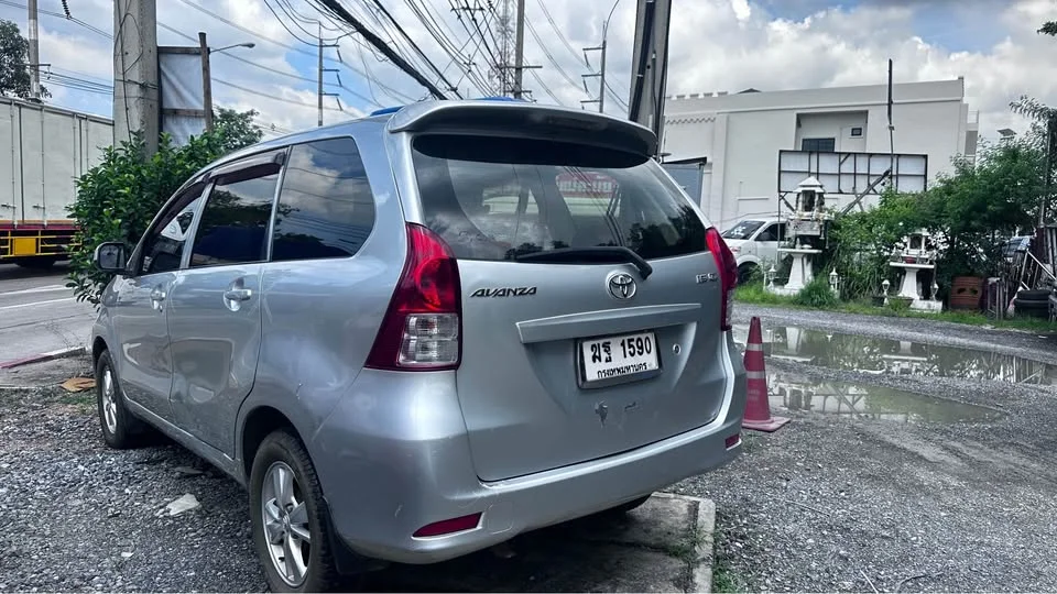 2011 Toyota Avanza II 3