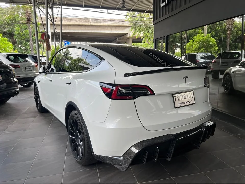2023 Tesla Model Y 2