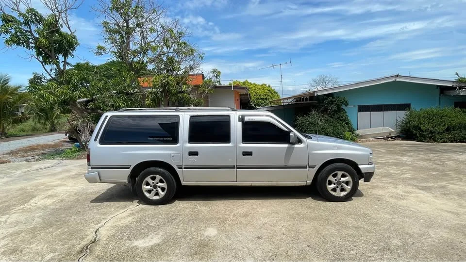 1996 Isuzu TFR III 2
