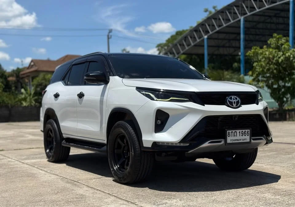 2023 Toyota Fortuner II 3