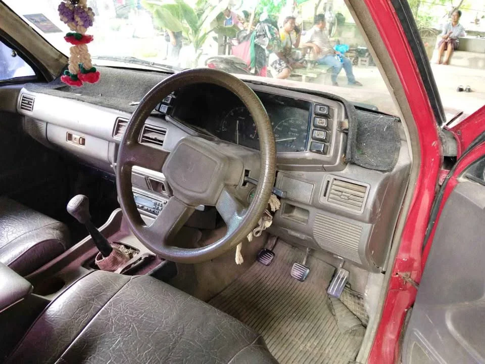 1990 Isuzu TFR III 3