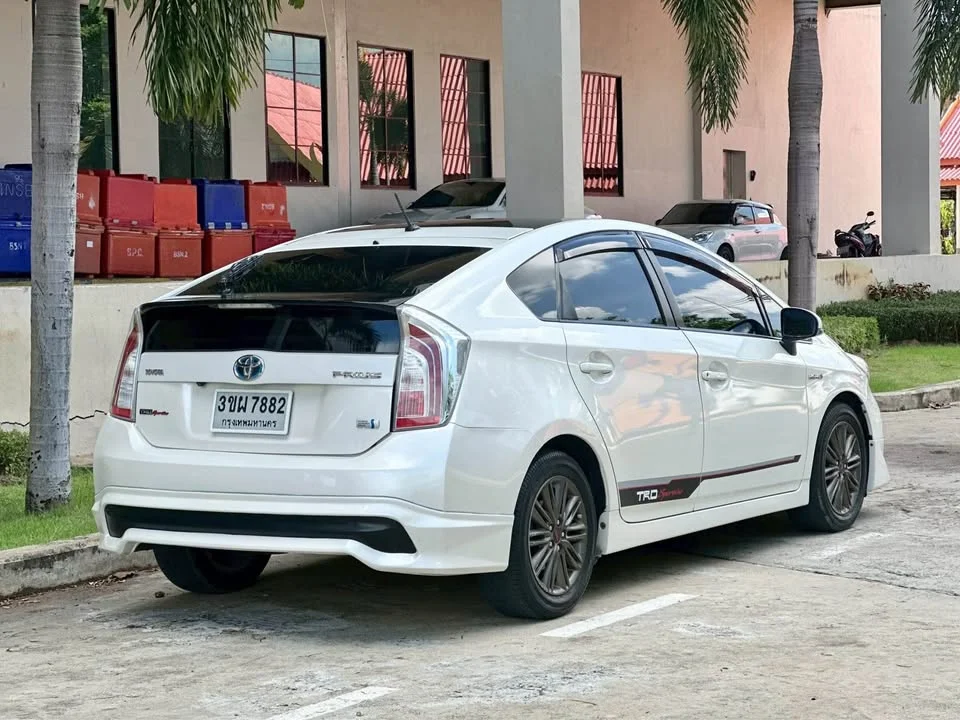 2014 Toyota Prius III 3