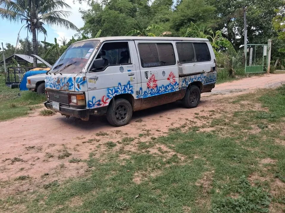 1985 Toyota Commuter III 2
