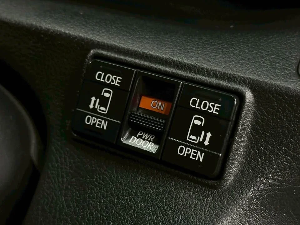 2017 Toyota Sienta II 3