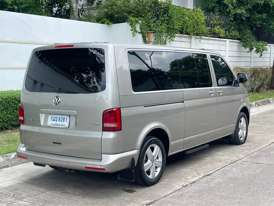 2013 Volkswagen Caravelle T5 2
