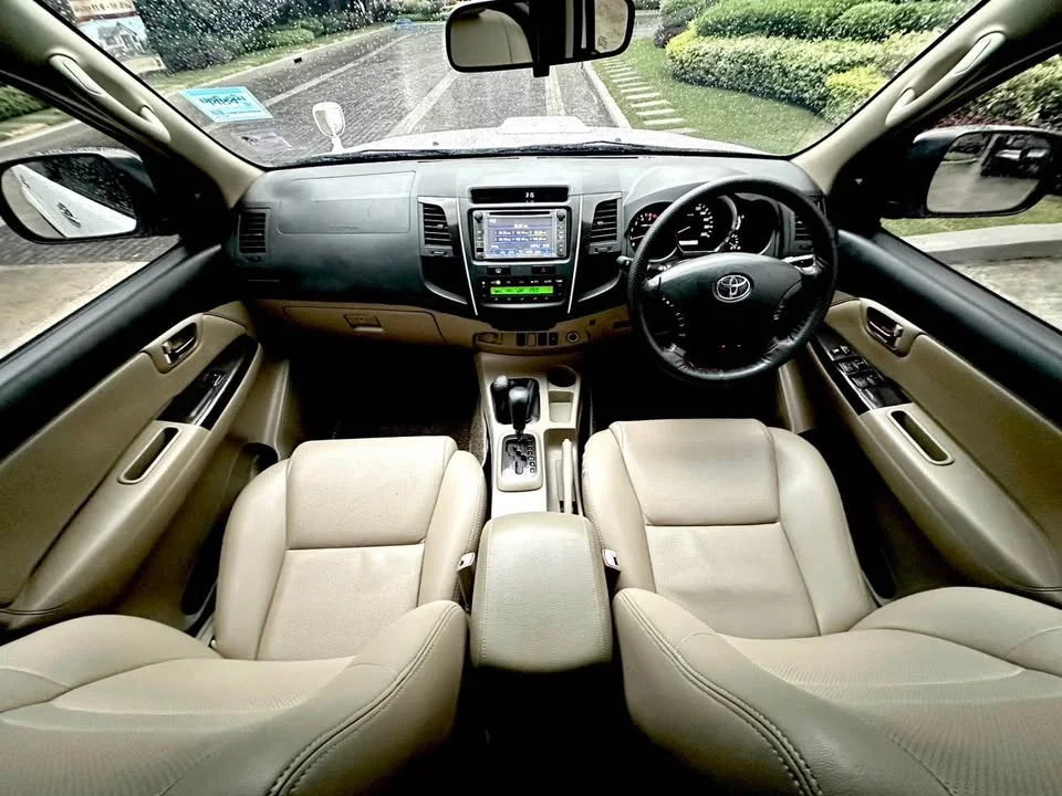 2010 Toyota Fortuner I 2