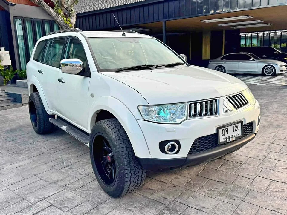 2011 Mitsubishi Pajero Sport II 2