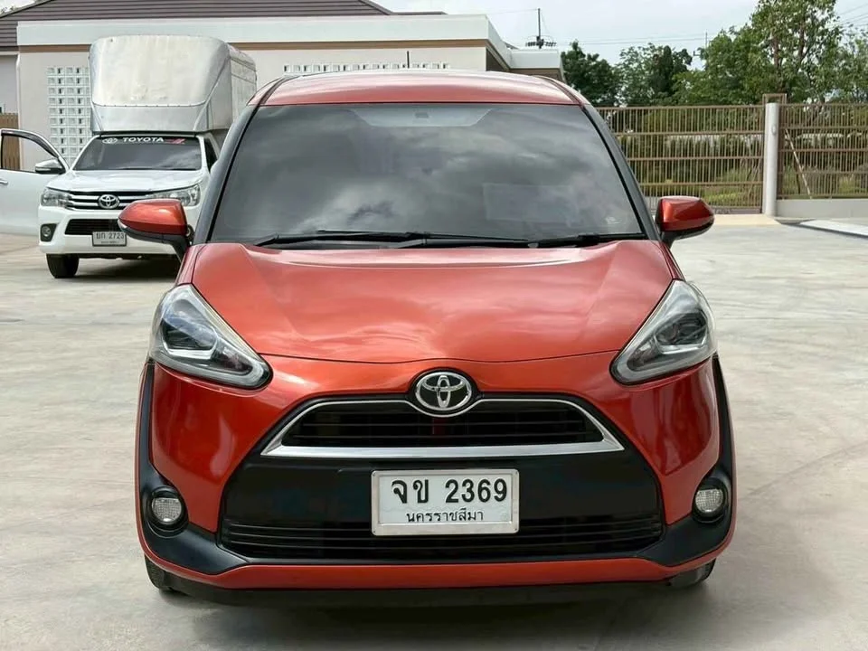 2016 Toyota Sienta II 2