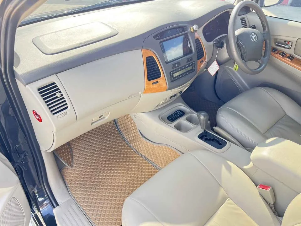 2011 Toyota Innova I 2
