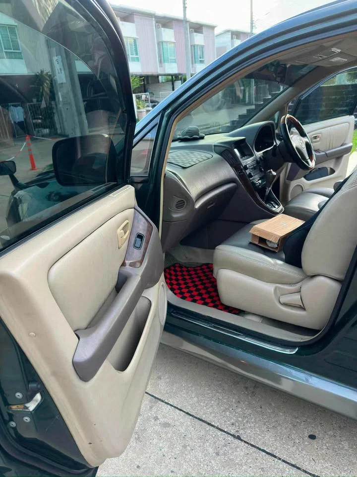 2000 Toyota Harrier I 2