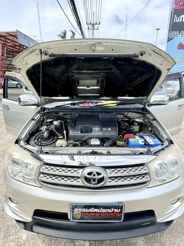 2010 Toyota Fortuner I 3