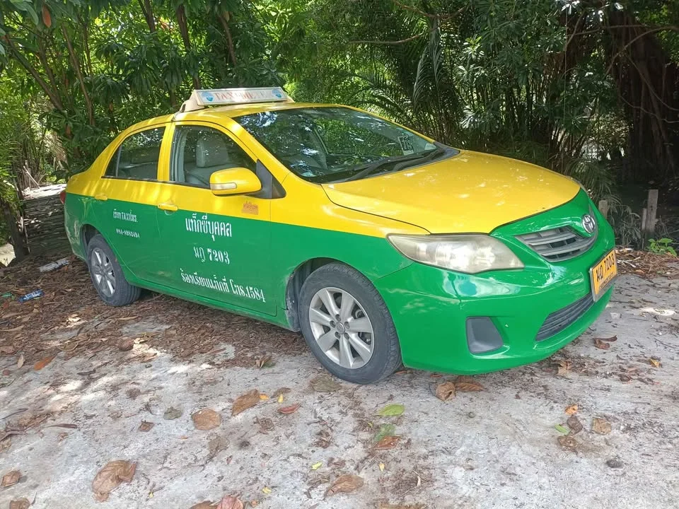 2013 Toyota Corolla Altis X (E140) 2