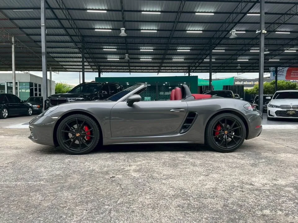 2018 Porsche 718 Boxster and Cayman IV 3