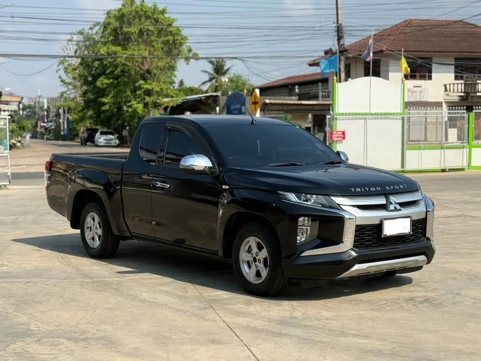 2022 Mitsubishi Triton V 2