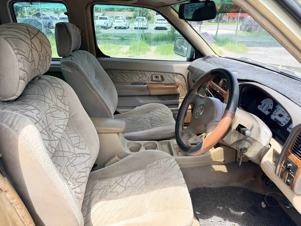2004 Nissan Frontier I 3