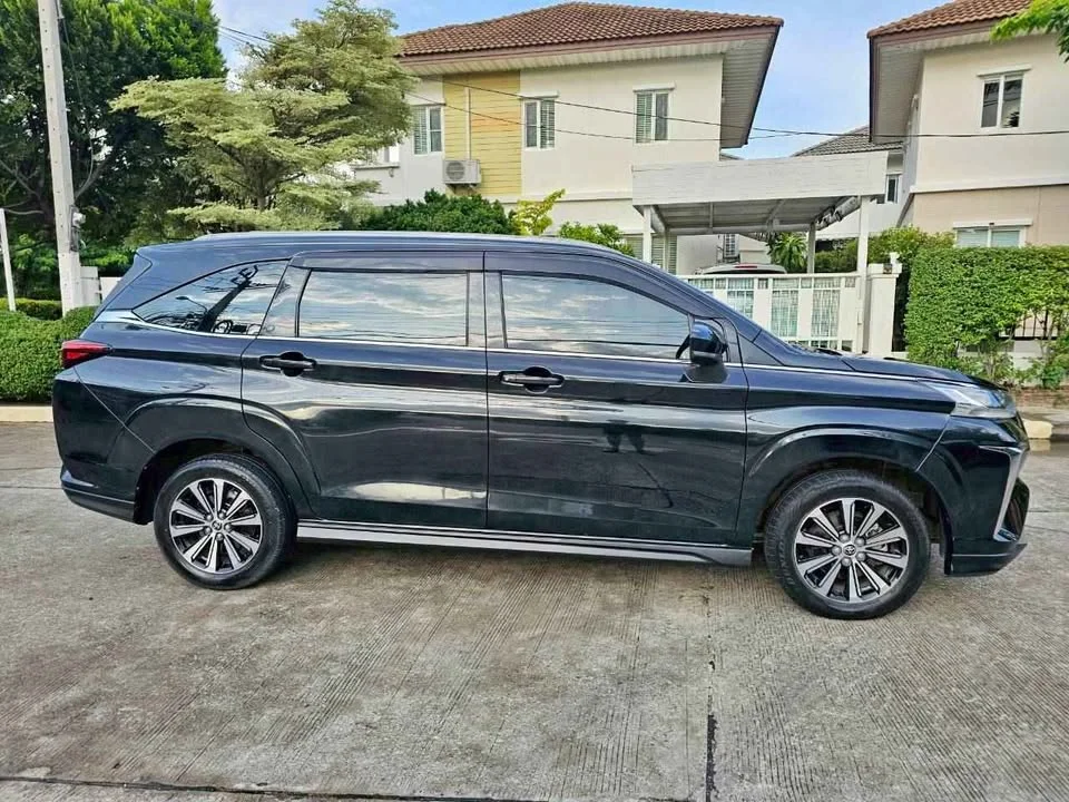 2023 Toyota Veloz III 2