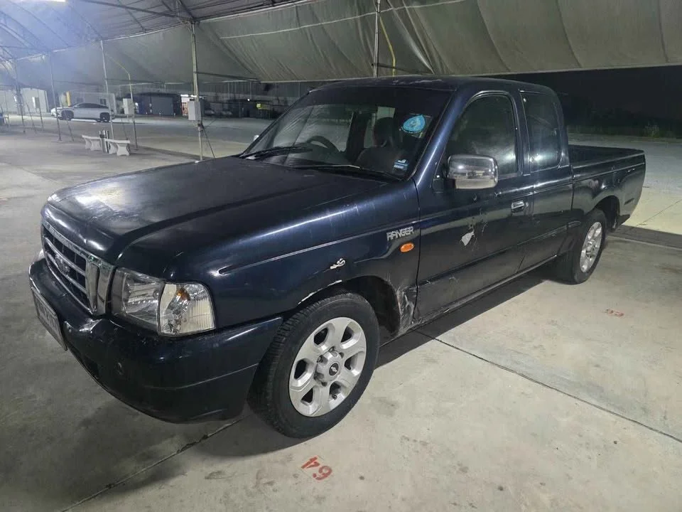 2004 Ford Everest I 3