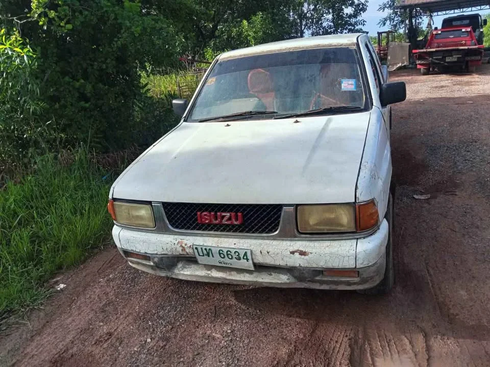 2013 Isuzu TFR III 2