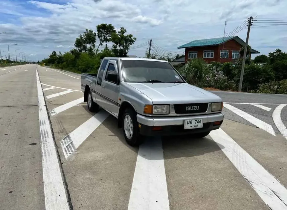 1994 Isuzu TFR III 2