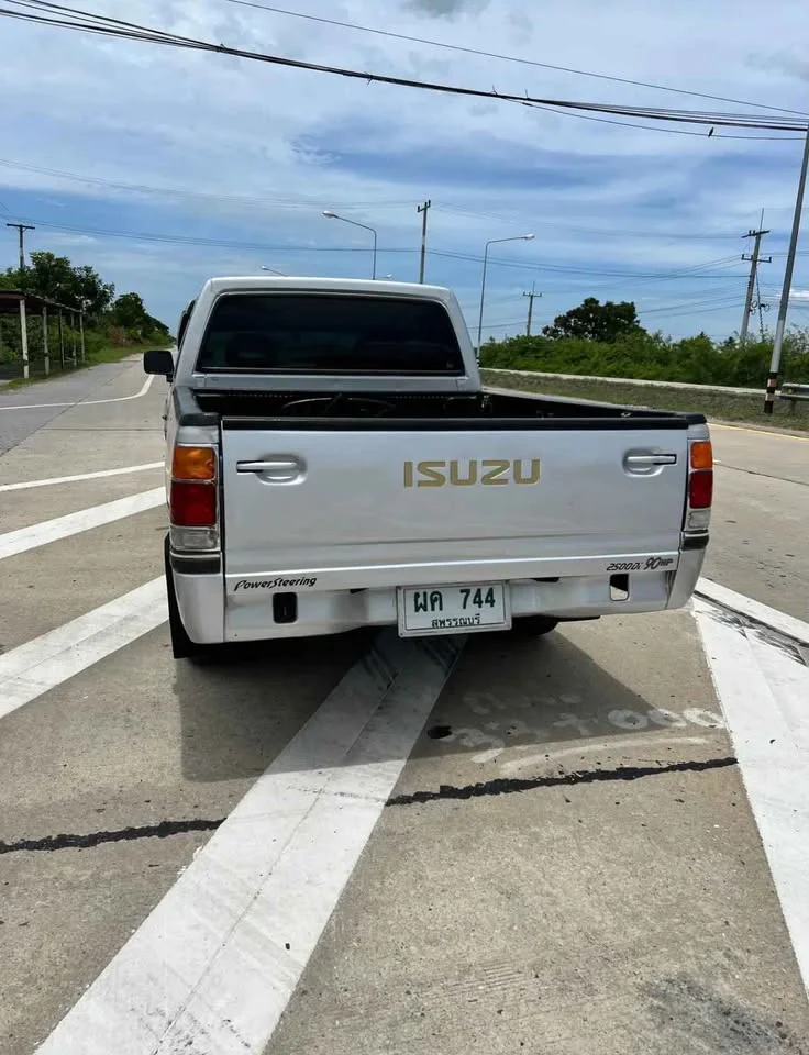 1994 Isuzu TFR III 3