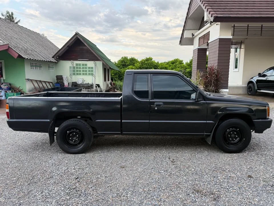 1994 Mitsubishi Triton II 2