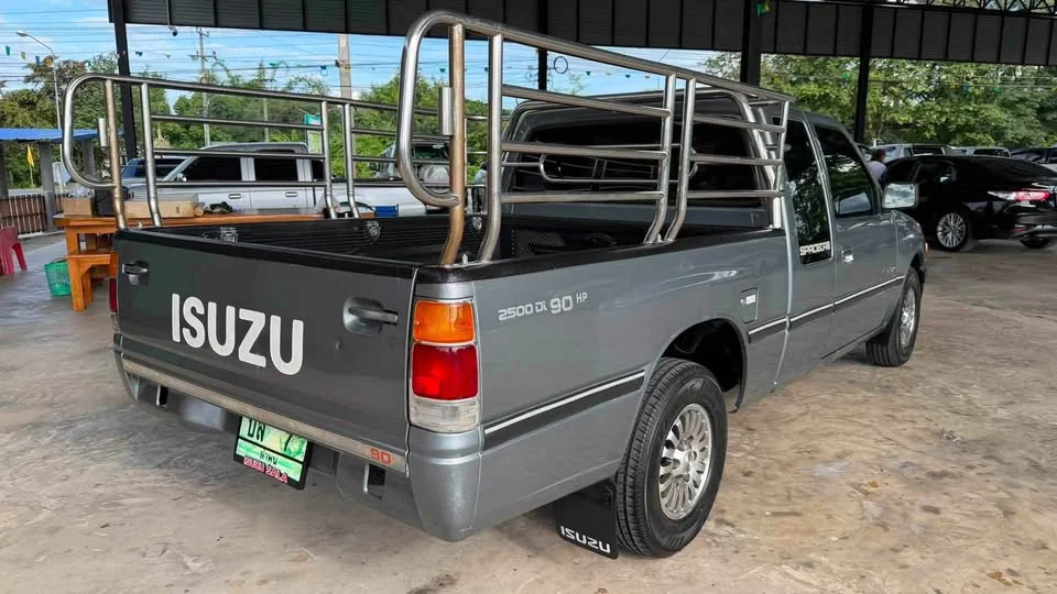 1992 Isuzu TFR III 2