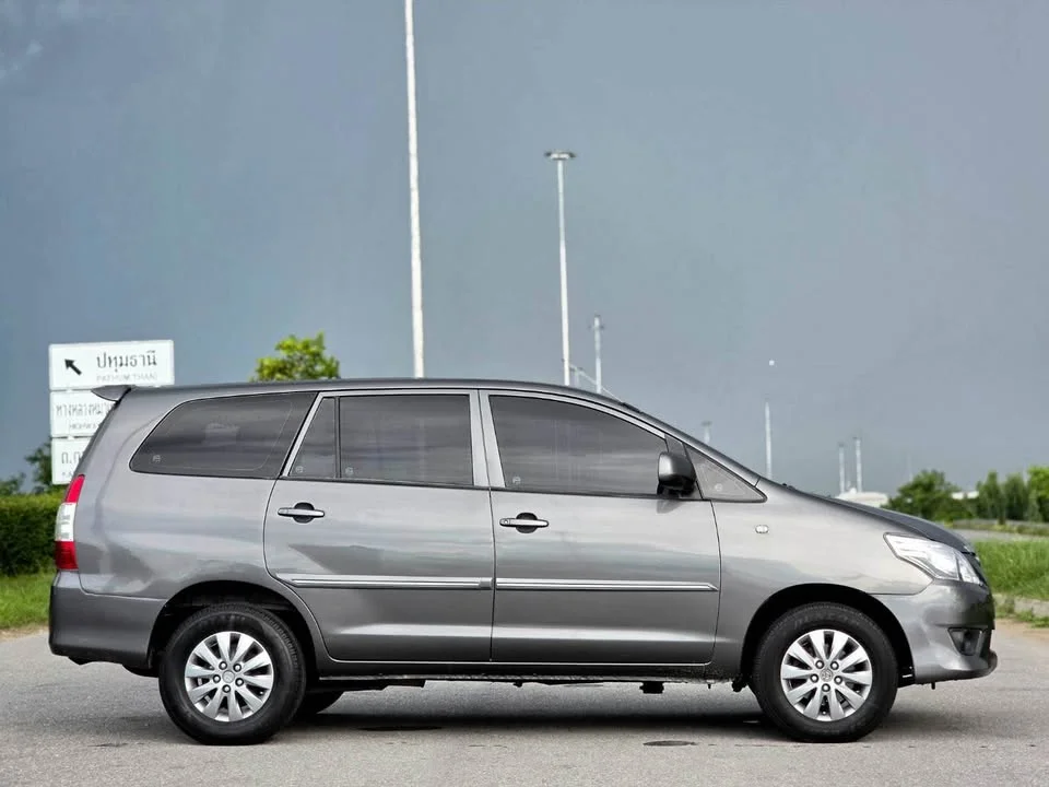 2013 Toyota Innova I 3