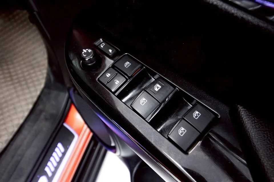 2017 Toyota Hilux VIII 2