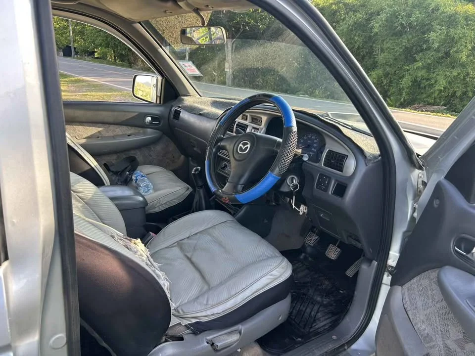 2004 Mazda 2500 Fighter V 2
