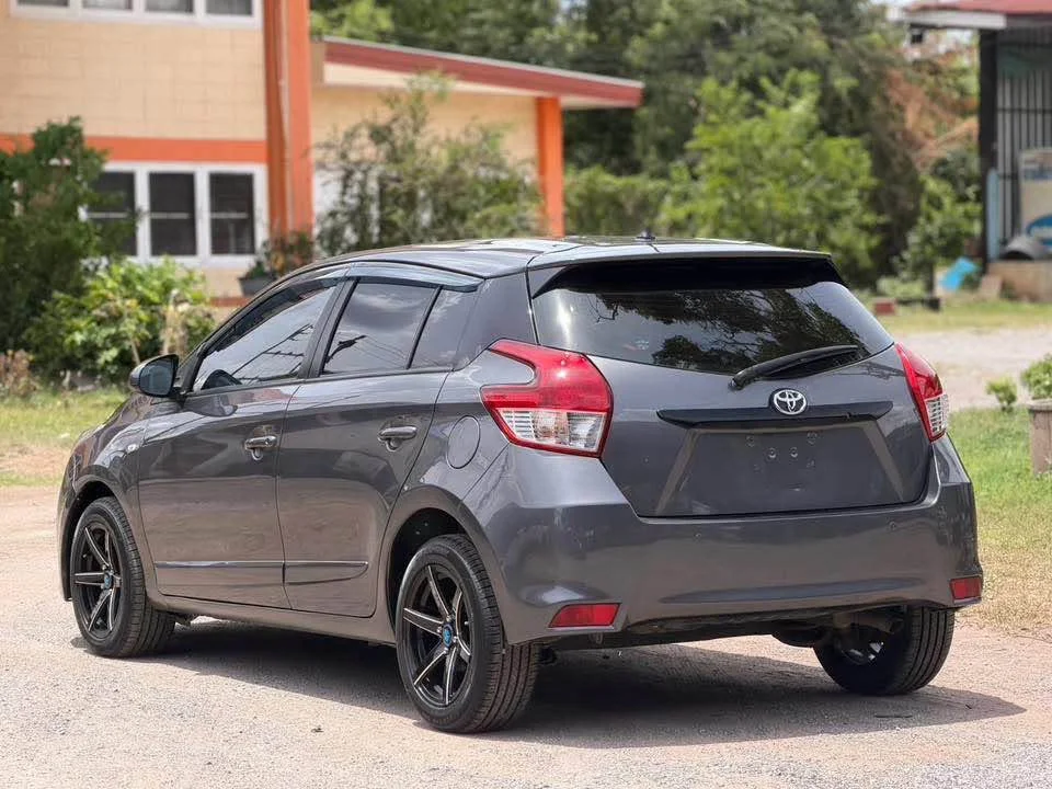 2015 Toyota Yaris III 2