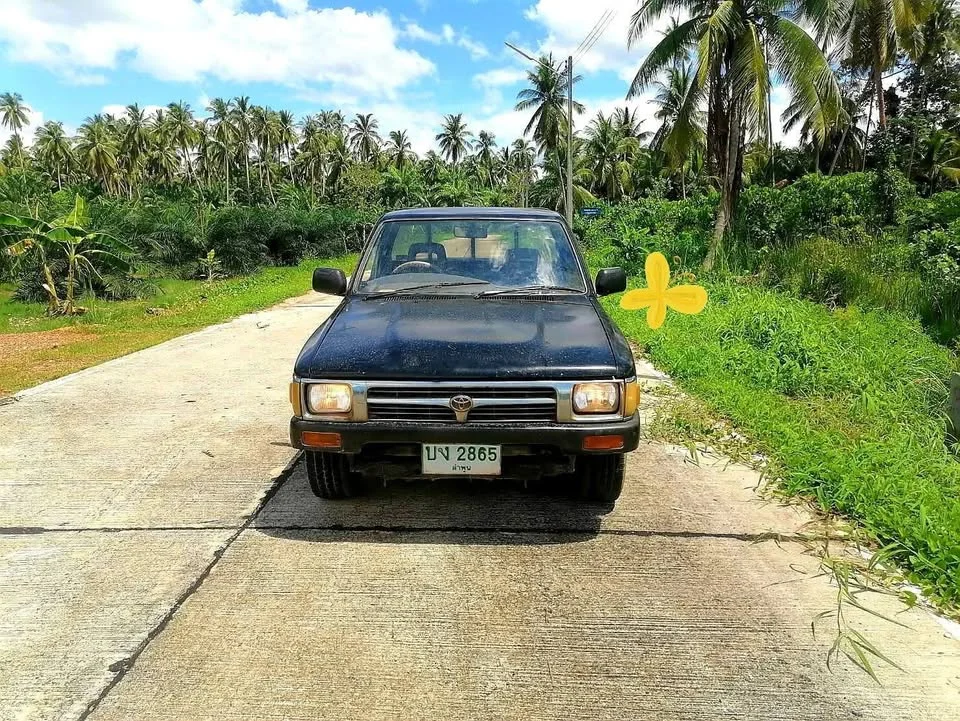 1990 Toyota Hilux Mighty-X V 2