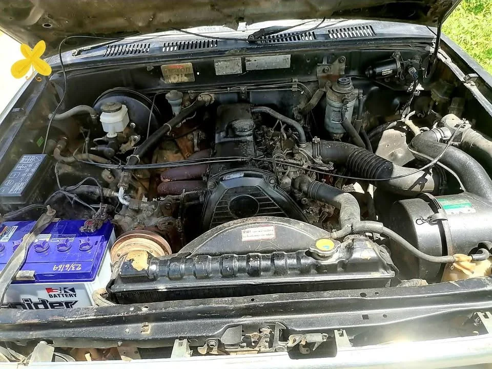 1990 Toyota Hilux Mighty-X V 3