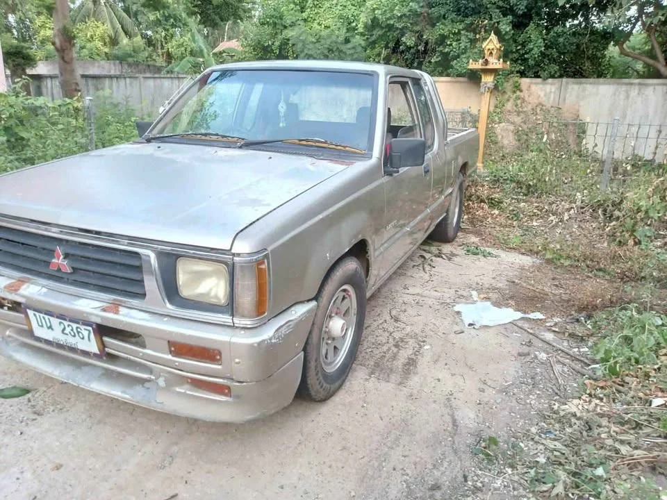 1996 Mitsubishi Triton II 3