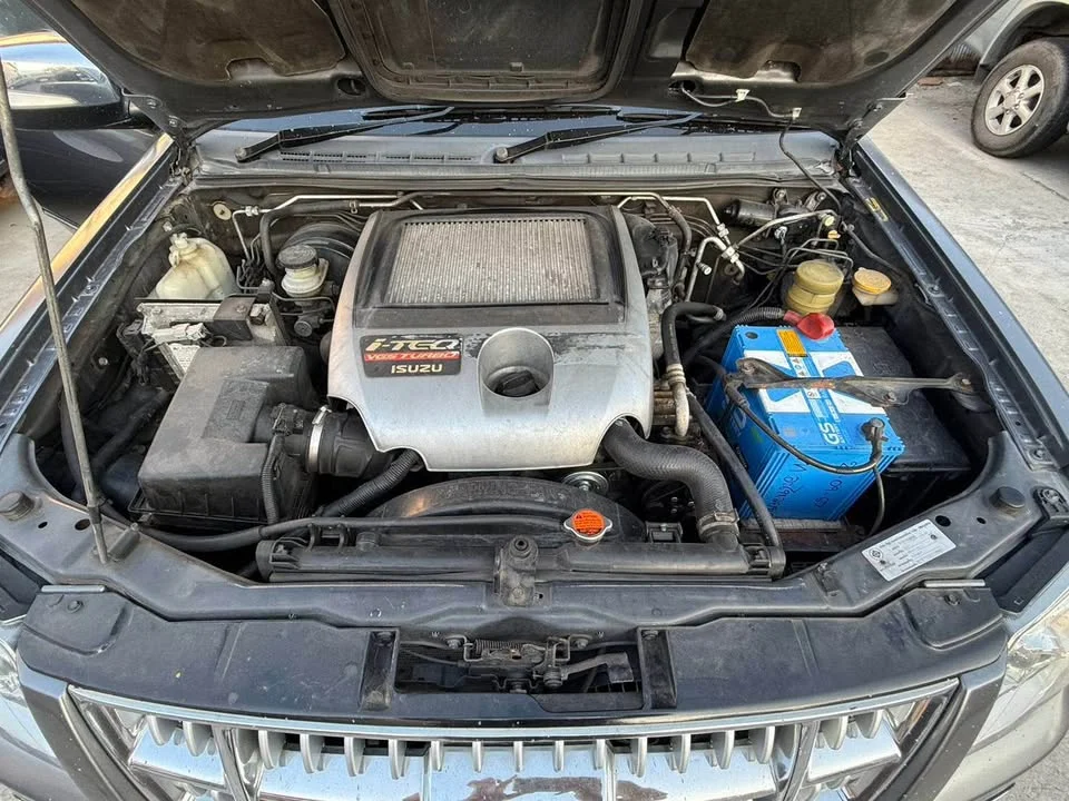 2009 Isuzu MU-7 2