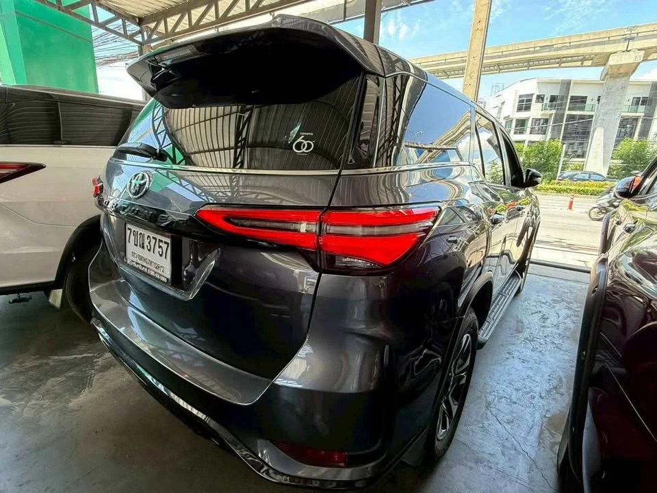 2022 Toyota Fortuner II 3