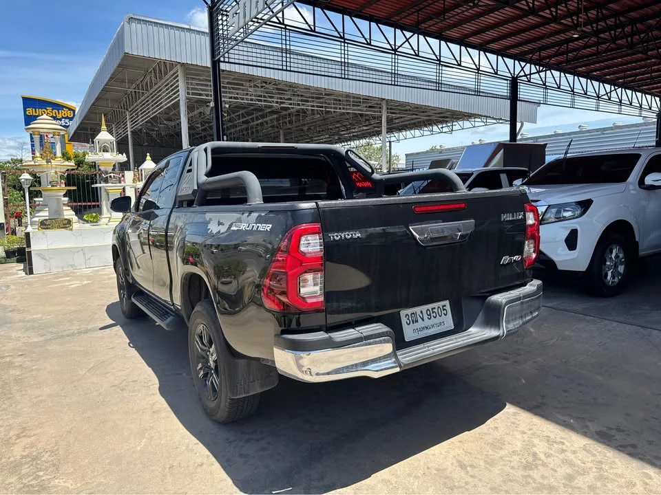 2021 Toyota Hilux VIII 2
