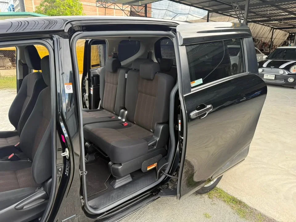 2017 Toyota Sienta II 3