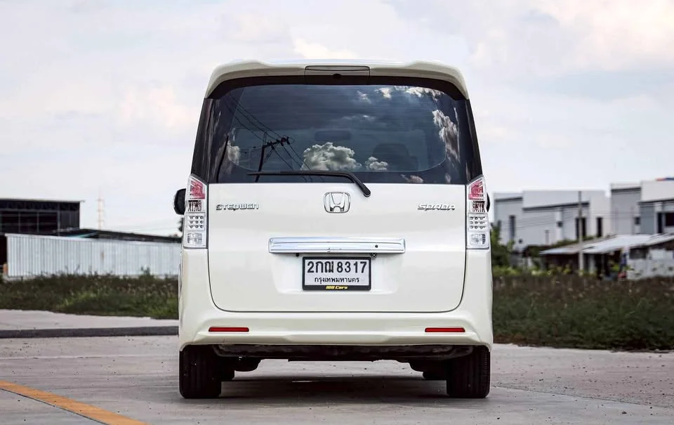 2013 Honda Stepwgn IV 2