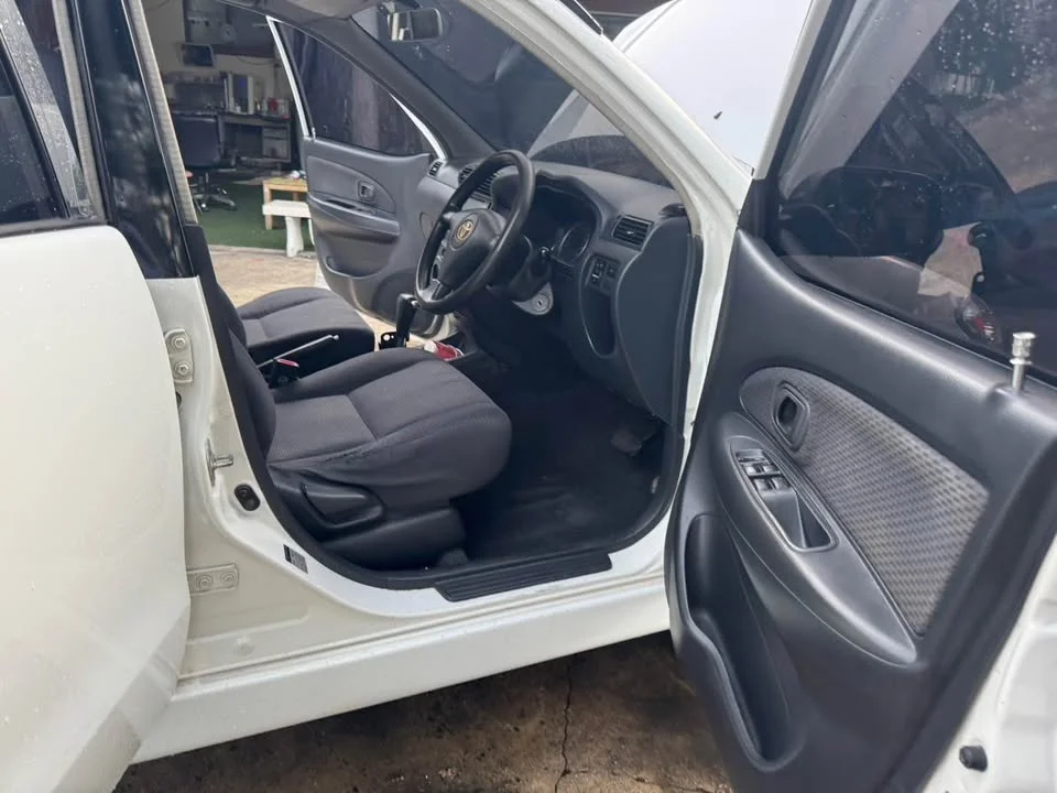 2004 Toyota Avanza I 3