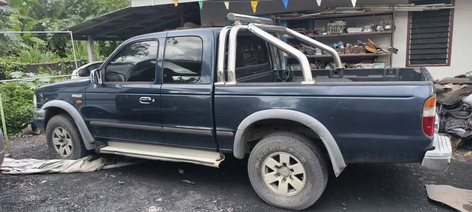 2000 Mazda 2500 Fighter V 2