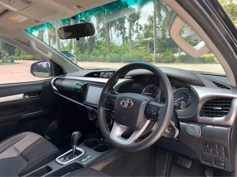 2020 Toyota Hilux VIII 2