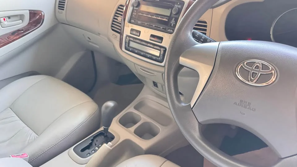 2013 Toyota Innova I 3