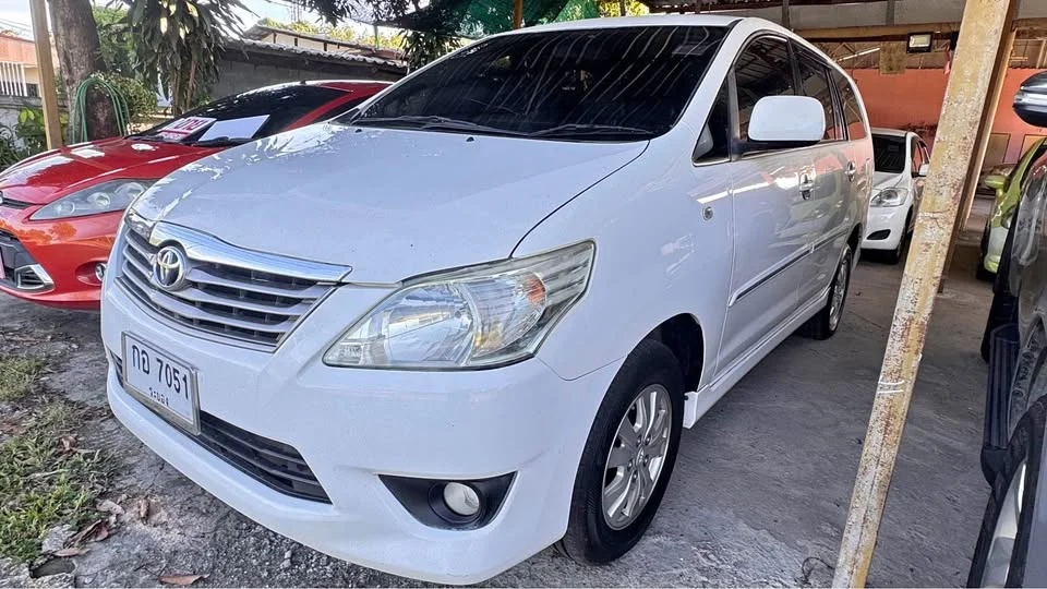 2013 Toyota Innova I 2