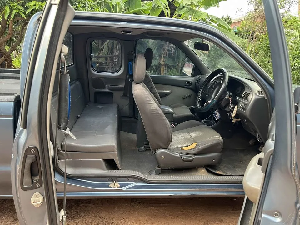 2006 Mazda 2500 Fighter V 2
