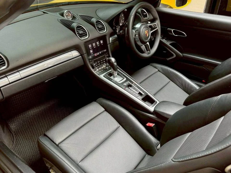 2016 Porsche 718 Boxster and Cayman IV 3