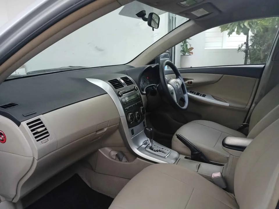 2013 Toyota Corolla Altis X (E140) 2