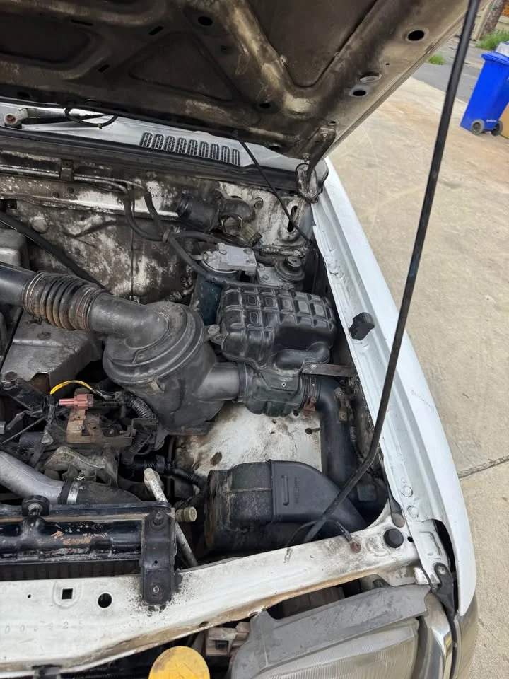 2000 Nissan Frontier I 3