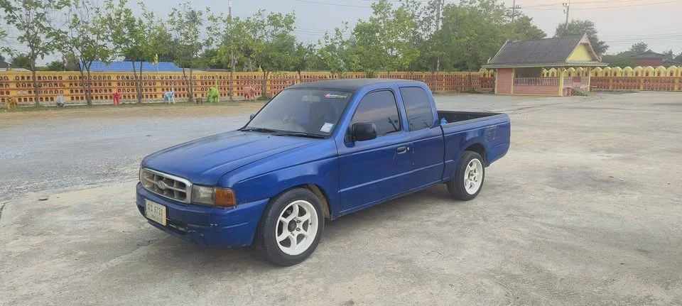 2000 Mazda 2500 Fighter V 3