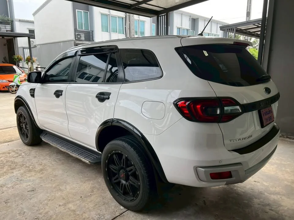 2019 Ford Everest II 3